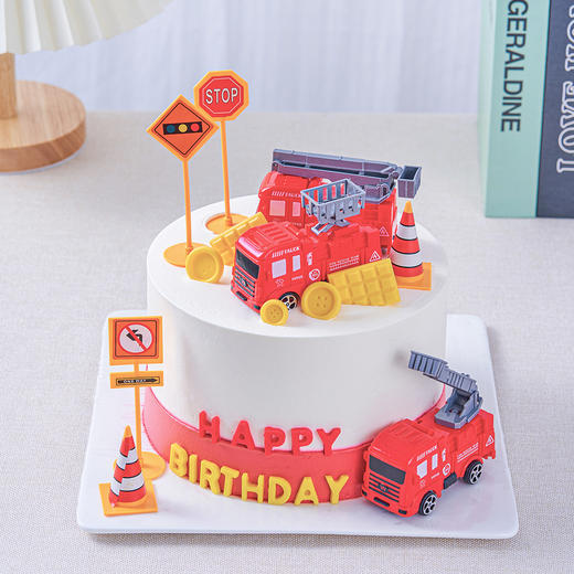 【拯救者】消防员消防车儿童生日蛋糕，水果夹心（提前6--8小时下单，18:00后下单最快第二天15:30后可到店取货，具体时间看门店而定。） 商品图0