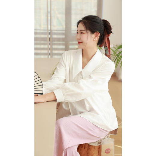 【抖音专属】【贺春系列】尖领衬衫（24710070-山矾） 商品图2