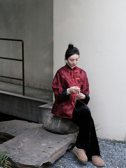盛唐牡丹 |朱樱红真丝漳绒对襟外套-红底红纹样（里人丝，钉珠款） 商品图2
