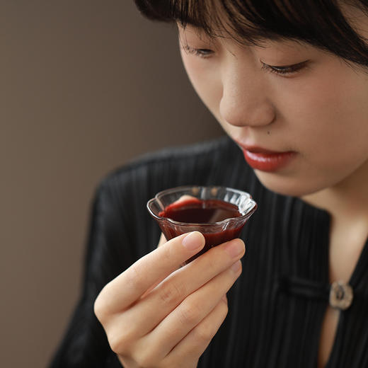 玫红四物草本植物饮  多味食材组成的四物植物饮，果汁般清甜可口滋养身体 玫红四物饮30ml*14袋/盒 商品图1