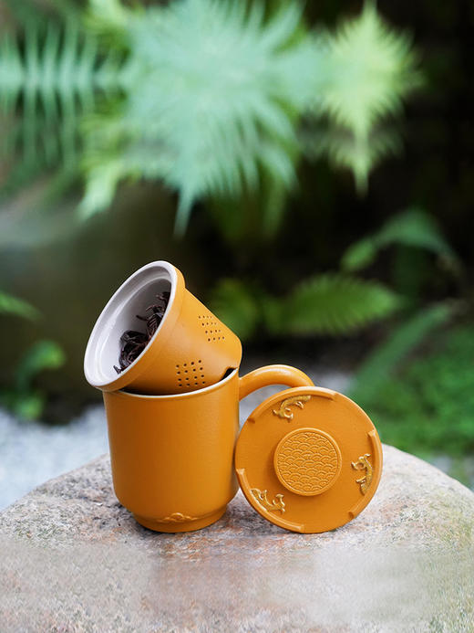 【样品特惠6折，无原包装仅1件，无货退款】台湾陆宝陶瓷茶水分离杯子家用喝水办公室茶杯龙年新品风生水起盖杯 琉璃黄 商品图5