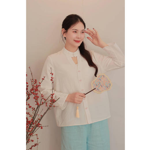 【抖音专属】始芳菲系列】立领衬衫（24710220缟羽） 商品图0