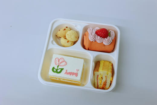 下午茶套餐十五-手绘戚风+3颗麻薯球+草莓毛巾卷+小块三明治 商品图0