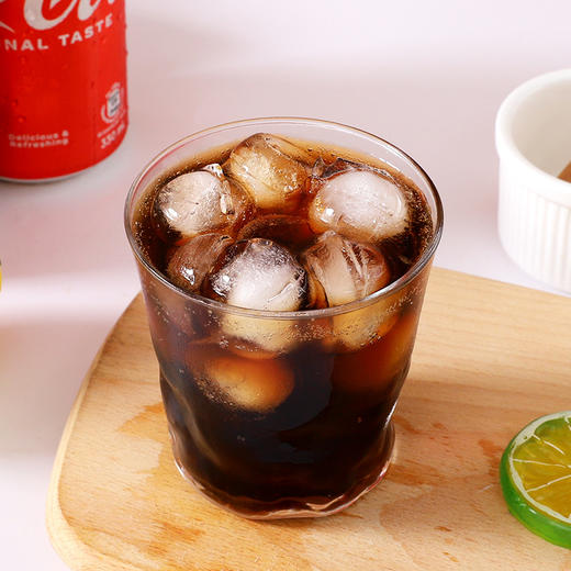 中国香港可口可乐汽水网红进口碳酸饮料330ml 商品图1