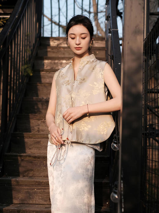 瑕疵|  盛唐牡丹 |玉兰花真丝双面穿马甲[特价品](特殊商品不退不换) 商品图9