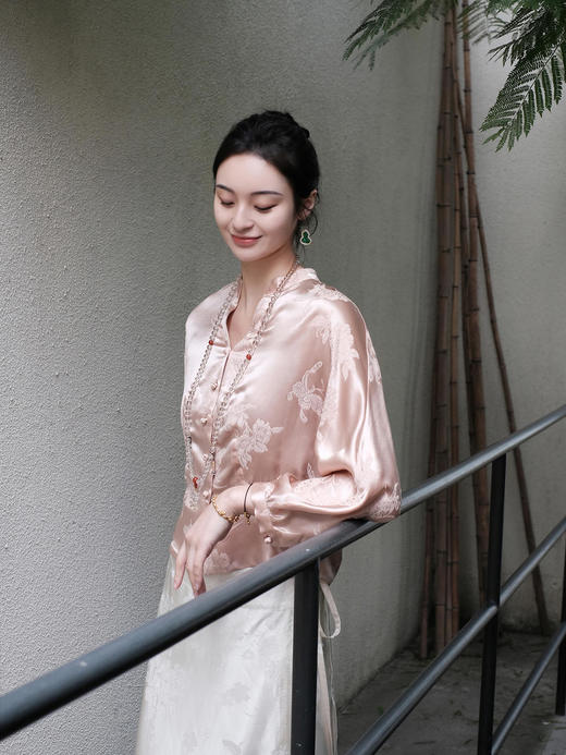 盛唐牡丹 |玉色/香槟金冠乐绉蝶恋花上衣 商品图9