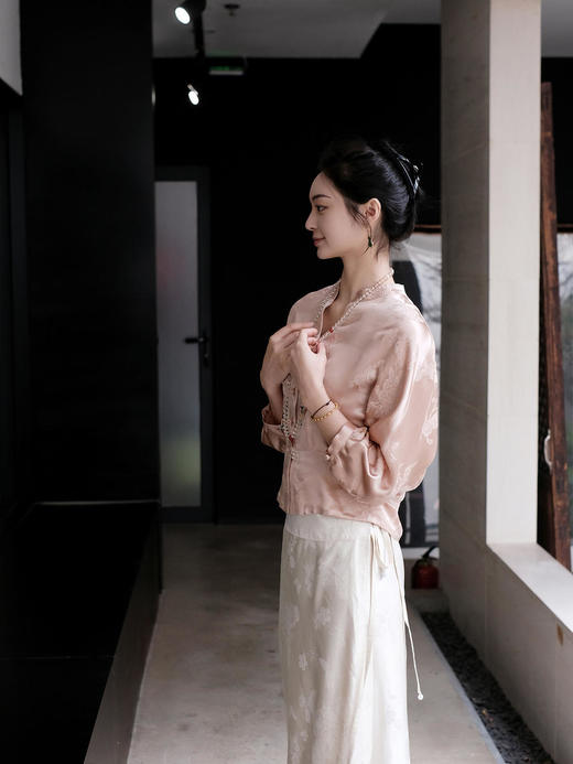 盛唐牡丹 |玉色/香槟金冠乐绉蝶恋花上衣 商品图6