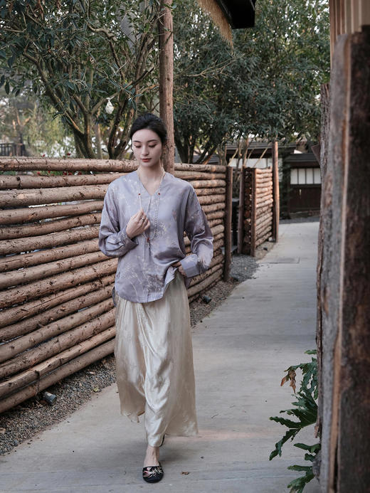 瑕疵 |盛唐牡丹 |丁香紫文竹戏蝶真丝上衣[特价品](特殊商品不退不换) 商品图2