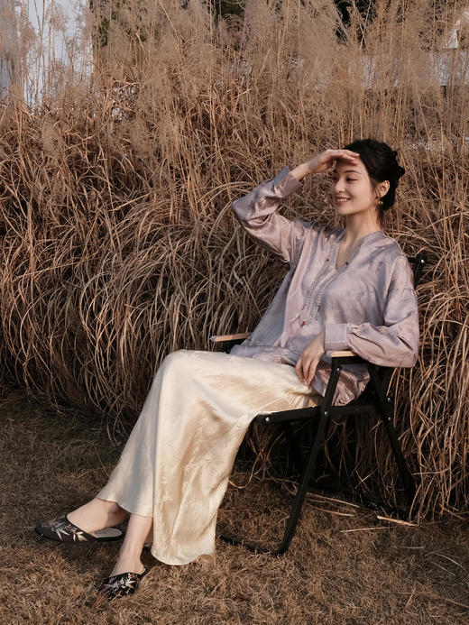 盛唐牡丹 |丁香紫文竹戏蝶真丝上衣 商品图3