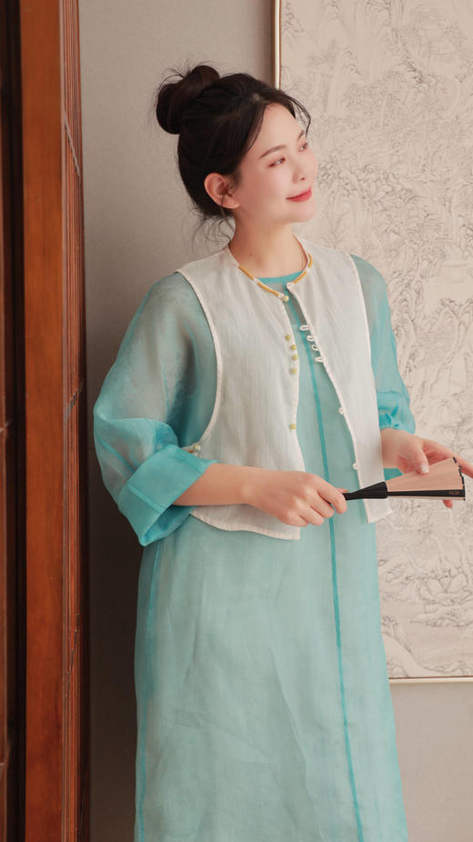 【抖音专属】【和光同尘】马甲（23704220山矾） 商品图1