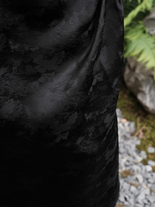 盛唐婧 |桑蚕丝重缎半身鱼尾裙-黑色 商品图2