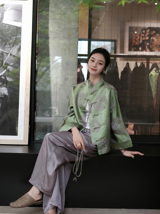 瑕疵|盛唐婧 |限量款/真丝库缎龙纹外套-绿色[特价品] 商品图3