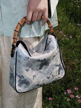盛唐婧 |真丝山水纹竹节手提包(实物为白镶边)（特价品）(特殊商品不退不换)