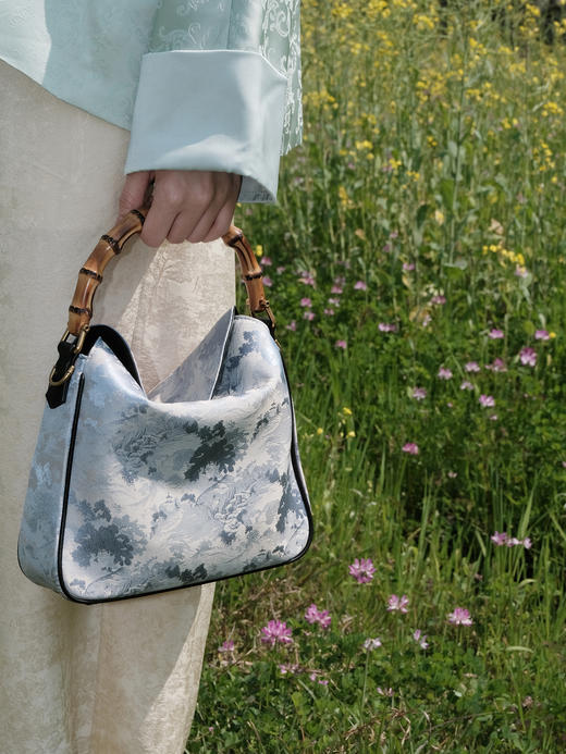 盛唐婧 |真丝山水纹竹节手提包(实物为白镶边)（特价品）(特殊商品不退不换) 商品图4