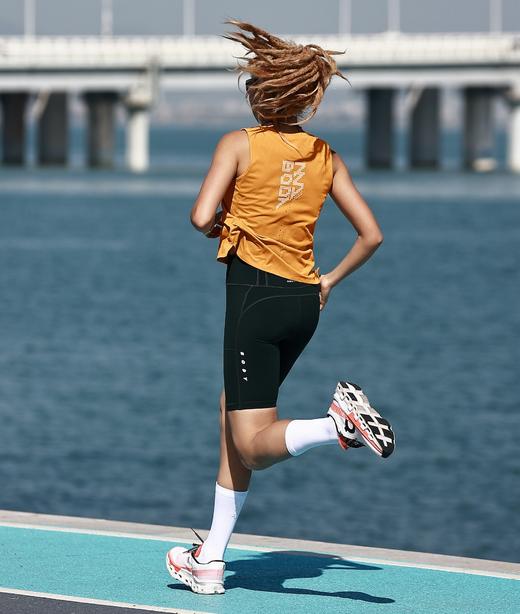 BODYWIT身体智慧女飞天2.0跑步健身超轻透气速干亲肤时尚女无袖T 商品图1