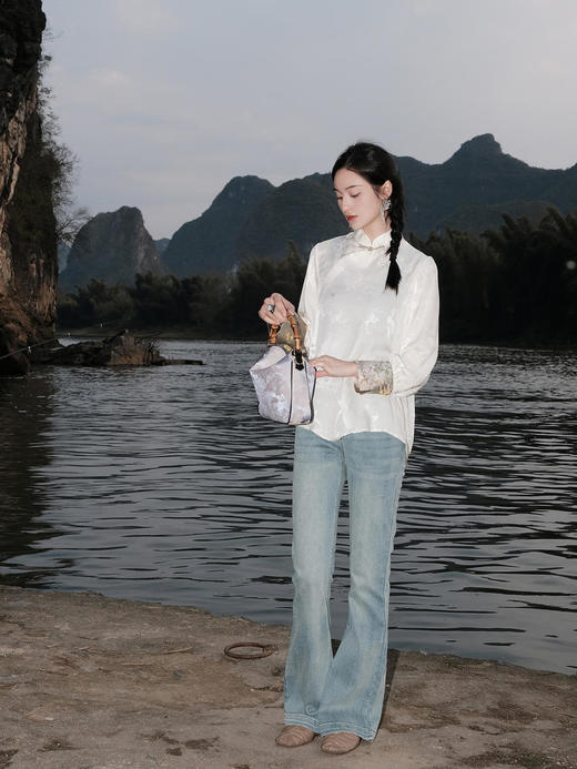 盛唐婧 |浅蓝高腰牛仔微喇裤&手拿包(粉色丝绒) 商品图4