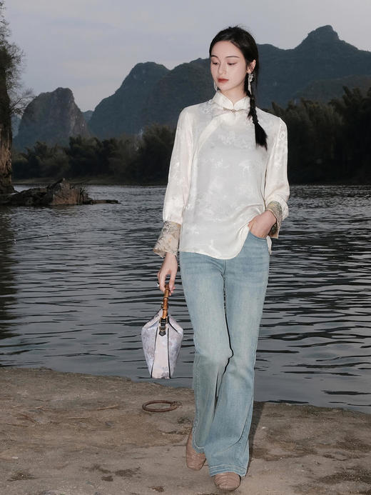 盛唐婧 |浅蓝高腰牛仔微喇裤&手拿包(粉色丝绒) 商品图3