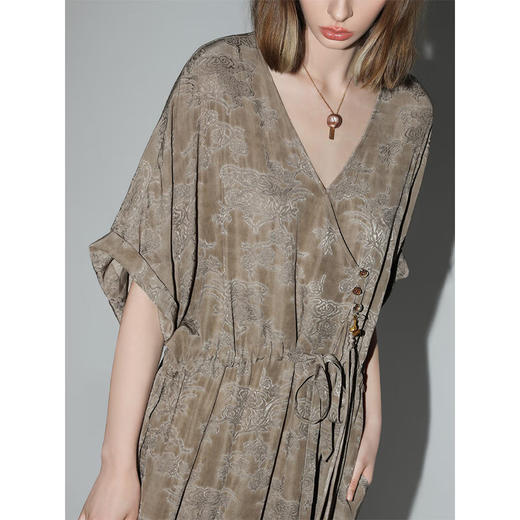 COCOBELLA[100%人丝]轻奢国风提花炒色盘扣大码连衣裙FR0020 商品图1