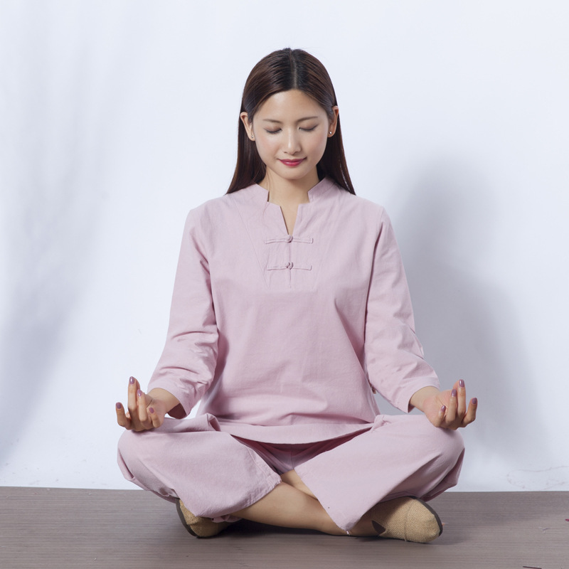 中年女士练瑜伽和太极哪个好(中老年人练瑜伽好还是练太极好)