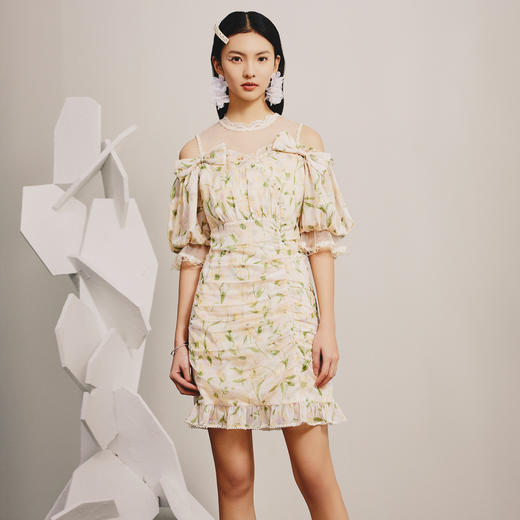 玛克门店发货：浅黄蕾丝泡泡袖收褶连衣裙茶歇裙春MC88DR031F30 商品图1