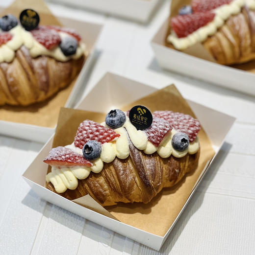 草莓可颂（动物淡奶调制爆浆奶油馅 ） 商品图0