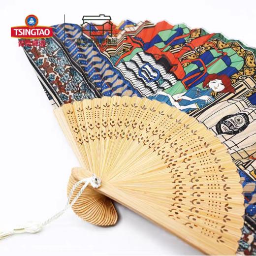 青岛啤酒博物馆 醉美人折扇 丝绸材质 手工表矾、印花、穿面而成 38*21cm 青岛啤酒 官方文创 商品图3