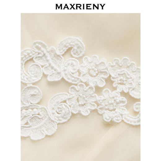 玛克门店发货：MAXRIENY精致华丽藤蔓刺绣方领上衣(货号:MC85TP088) 商品图4