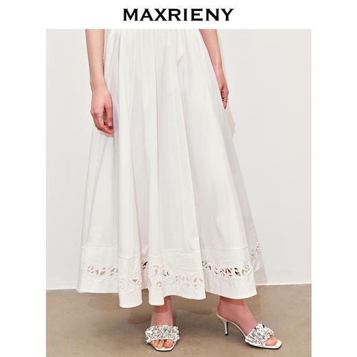 玛克门店发货：MAXRIENY浪漫镂空刺绣散摆半裙2024夏款(货号:MC85SK083) 商品图2