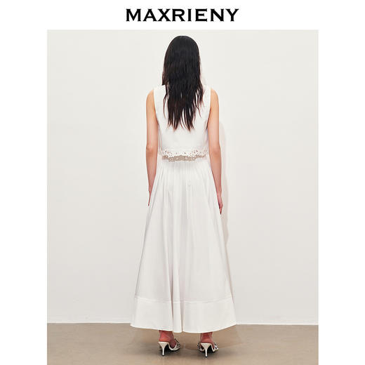 玛克门店发货：MAXRIENY浪漫镂空刺绣散摆半裙2024夏款(货号:MC85SK083) 商品图3
