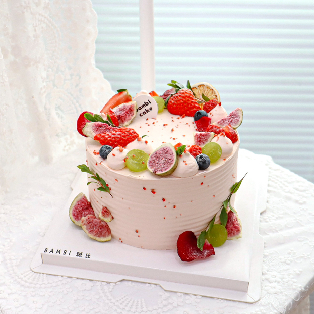 草莓&冻干无花果蛋糕