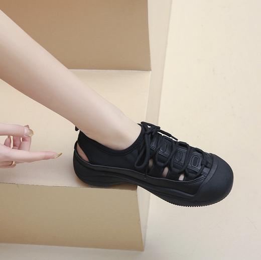 【Savioke轻便镂空凉鞋】米白色/黑色，可游玩、可户外攀岩爬山、可日常穿。上脚轻便，百搭时尚款凉鞋，镂空设计更透气，排水效果好，脚床贴合足底，柔软防滑设计~ 商品图6