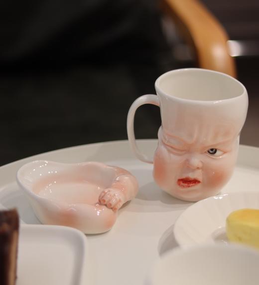 B-BL-03 柏路 纯手捏制娃娃脸杯 “挤”(捶右脸)款+杯垫（亮光款） 商品图4