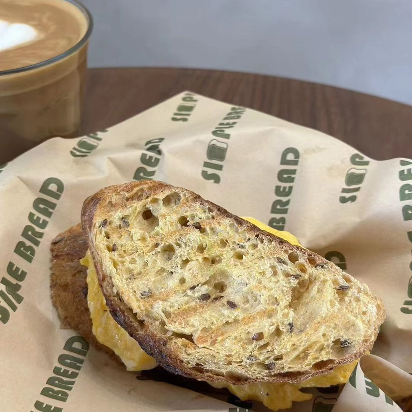 牛油果炒蛋欧包