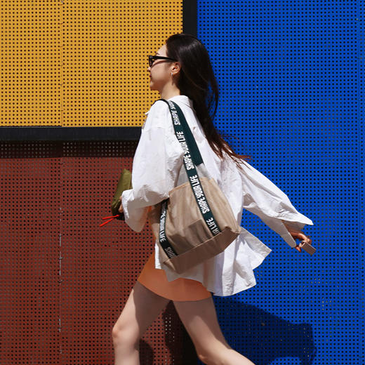 【趁早文创】Kiera Ye by 趁早双层撞色阳光包健身运动斜挎单肩包户外休闲瑜伽包网袋手提沙滩包 商品图3