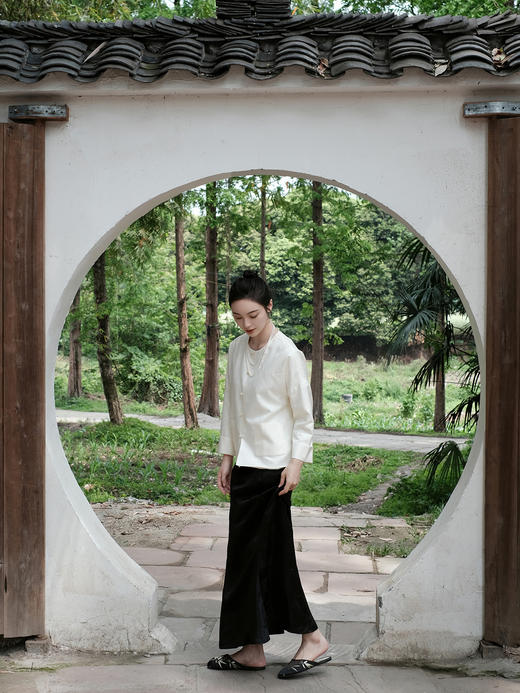 盛唐婧 |真丝花罗彩蝶纷飞提花上衣-白色 商品图8