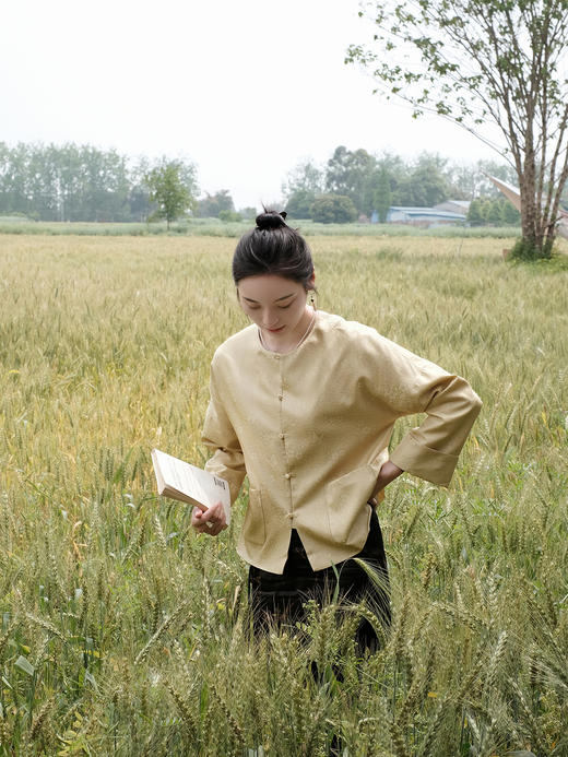 盛唐婧 |真丝花罗彩蝶纷飞提花上衣-黄色 商品图13