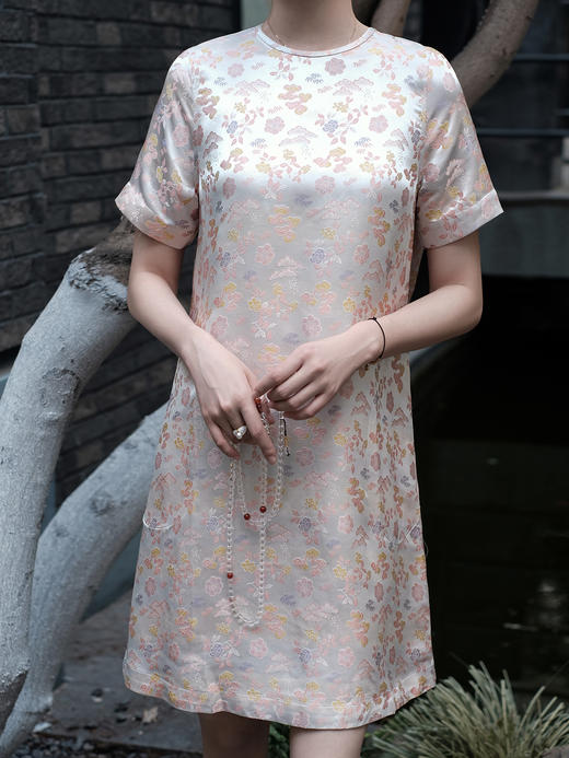 盛唐婧 |真丝宋锦朱颜粉黛连衣裙 商品图1