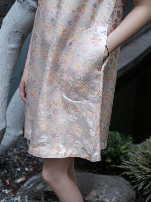 盛唐婧 |真丝宋锦朱颜粉黛连衣裙 商品图3