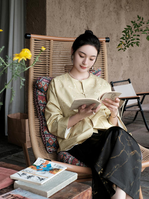 盛唐婧 |真丝花罗彩蝶纷飞提花上衣-黄色 商品图6