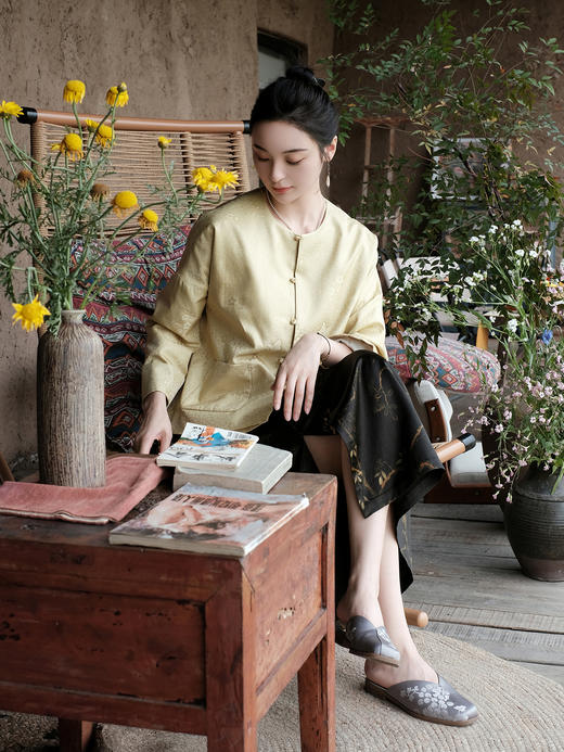 盛唐婧 |真丝花罗彩蝶纷飞提花上衣-黄色 商品图4