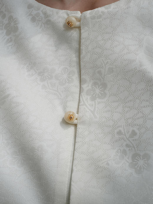 盛唐婧 |真丝花罗彩蝶纷飞提花上衣-白色 商品图3