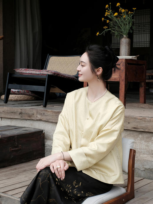 盛唐婧 |真丝花罗彩蝶纷飞提花上衣-黄色 商品图2