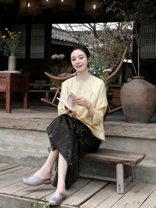 盛唐婧 |真丝花罗彩蝶纷飞提花上衣-黄色 商品图5