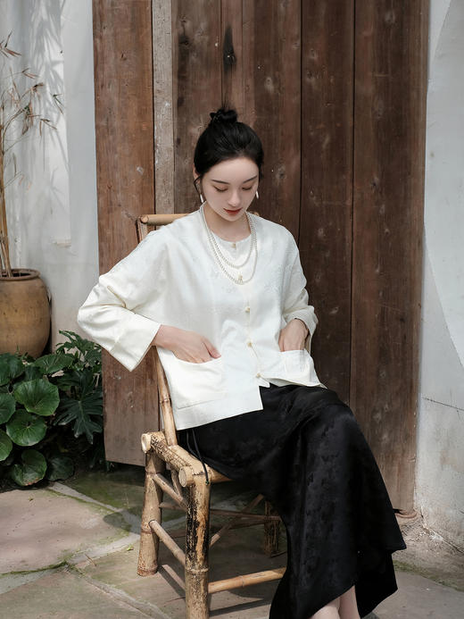 盛唐婧 |真丝花罗彩蝶纷飞提花上衣-白色 商品图10