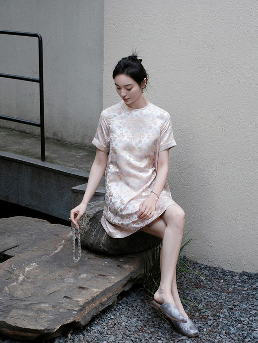 盛唐婧 |真丝宋锦朱颜粉黛连衣裙 商品图6