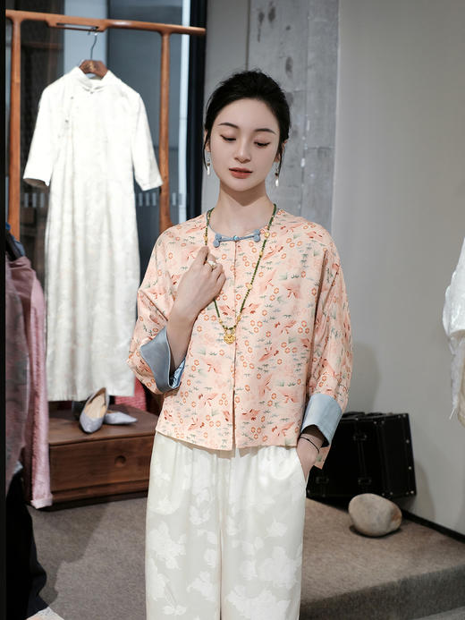 盛唐婧 |双耳盘扣花罗圆领中袖外套 商品图2