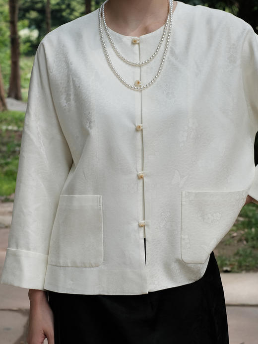 盛唐婧 |真丝花罗彩蝶纷飞提花上衣-白色 商品图2