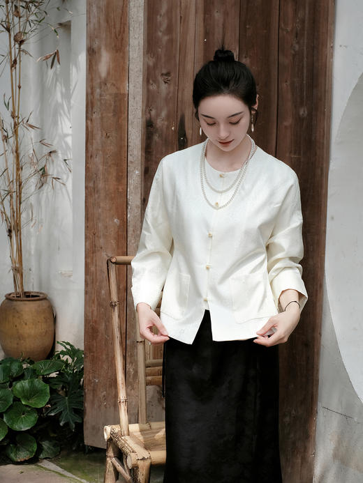 盛唐婧 |真丝花罗彩蝶纷飞提花上衣-白色 商品图12