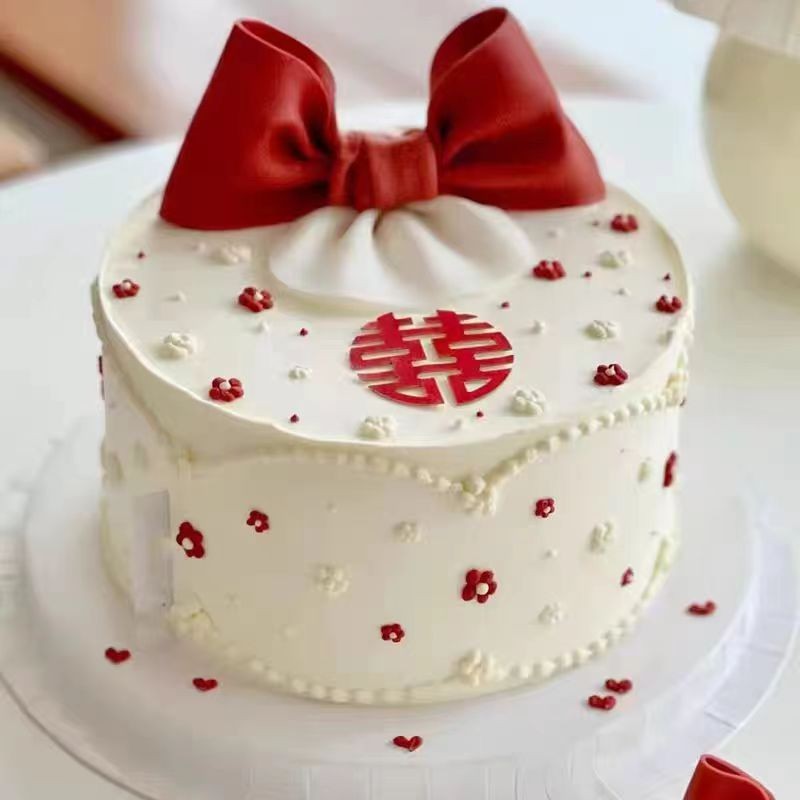 订婚蛋糕，粉色蝴蝶结