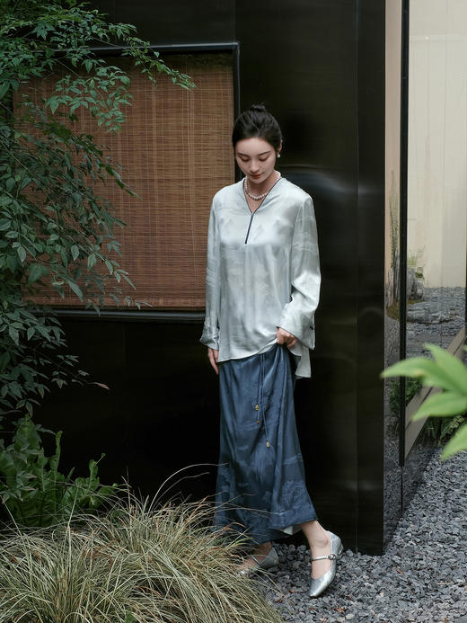 STJINGx凯喜雅x故宫 |千里江山婵欣Y字领上衣 商品图4